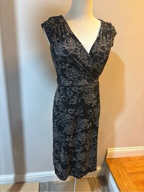 Loft Black White Floral Short Sleeve Wrap‎ Dress
Sz 2P